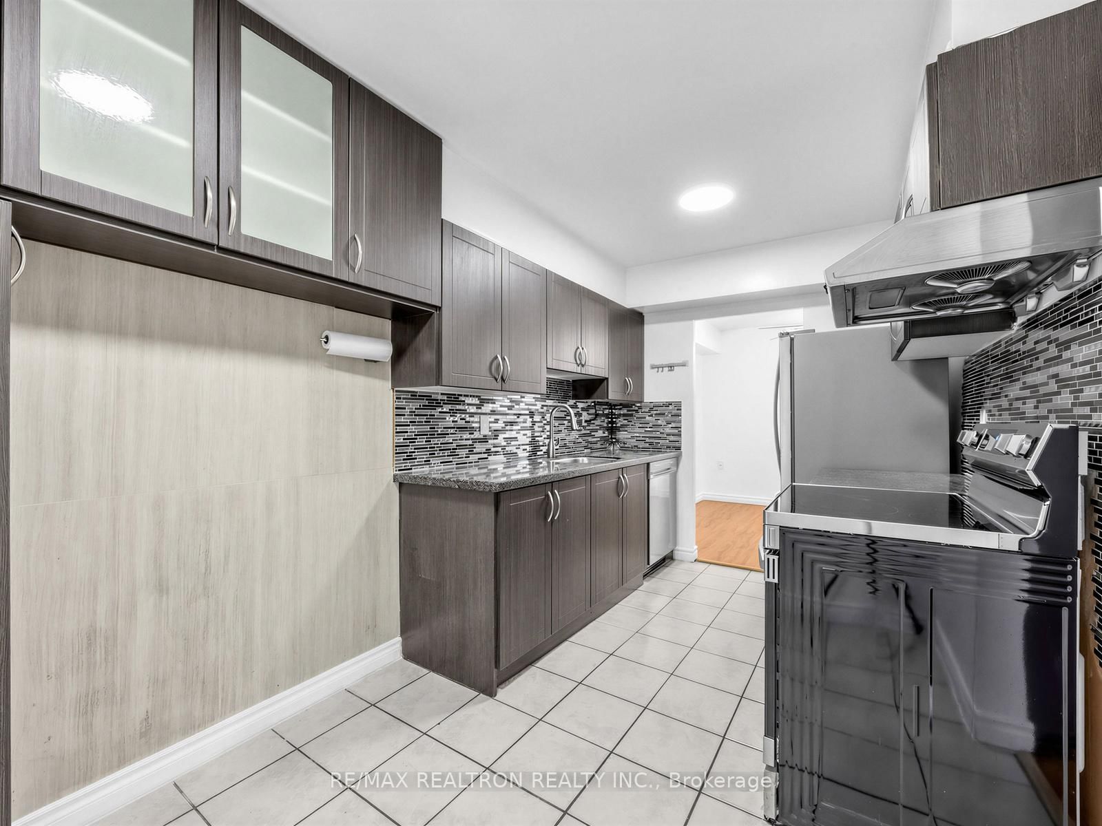 180 Markham Road, Unit 501 - Photo 15