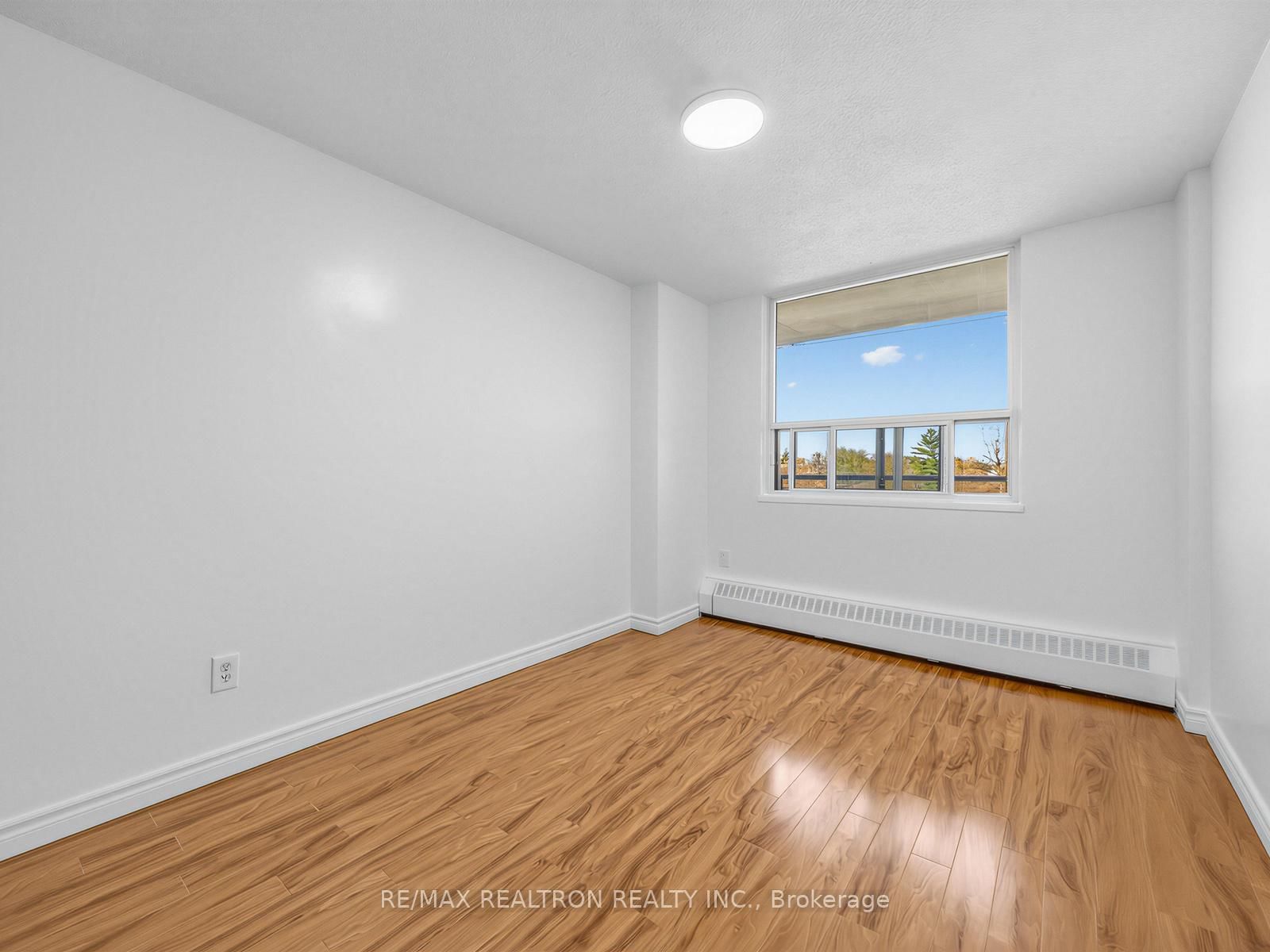 180 Markham Road, Unit 501 - Photo 23
