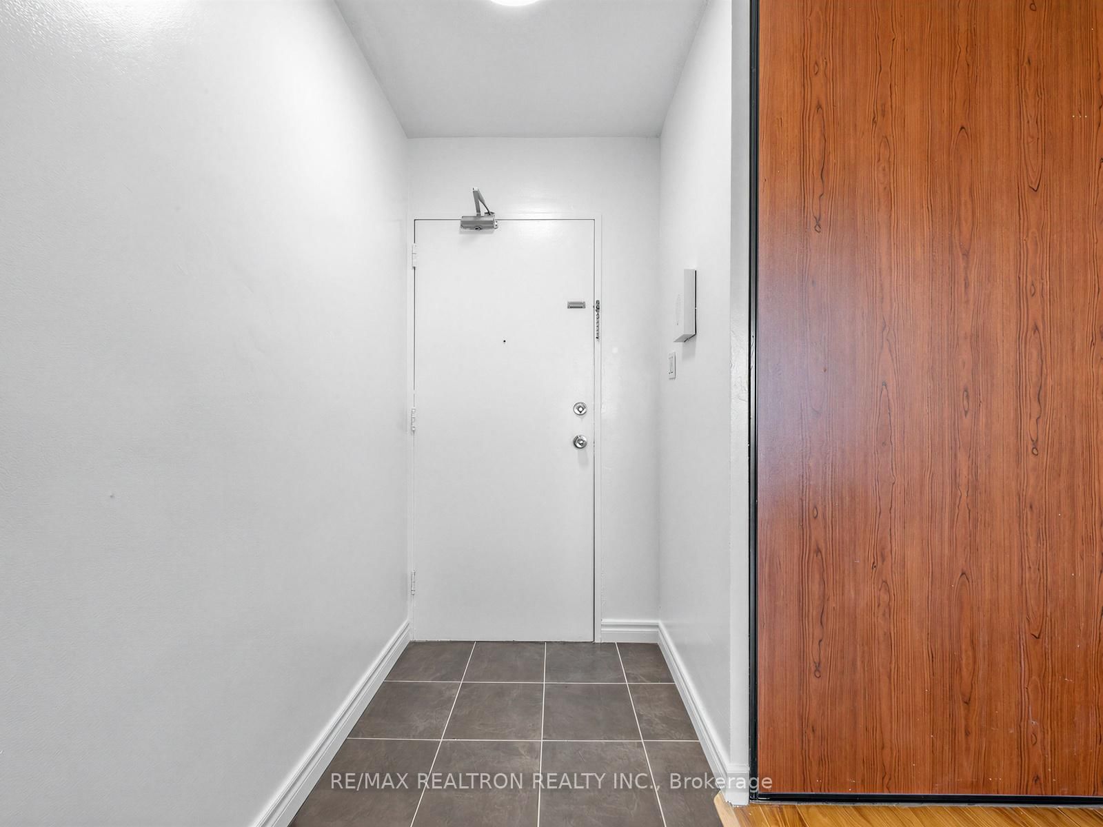 180 Markham Road, Unit 501 - Photo 4
