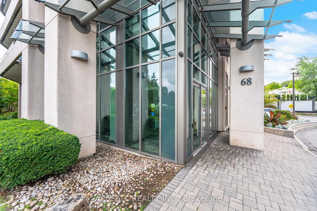 1015 - 68 Grangeway Avenue