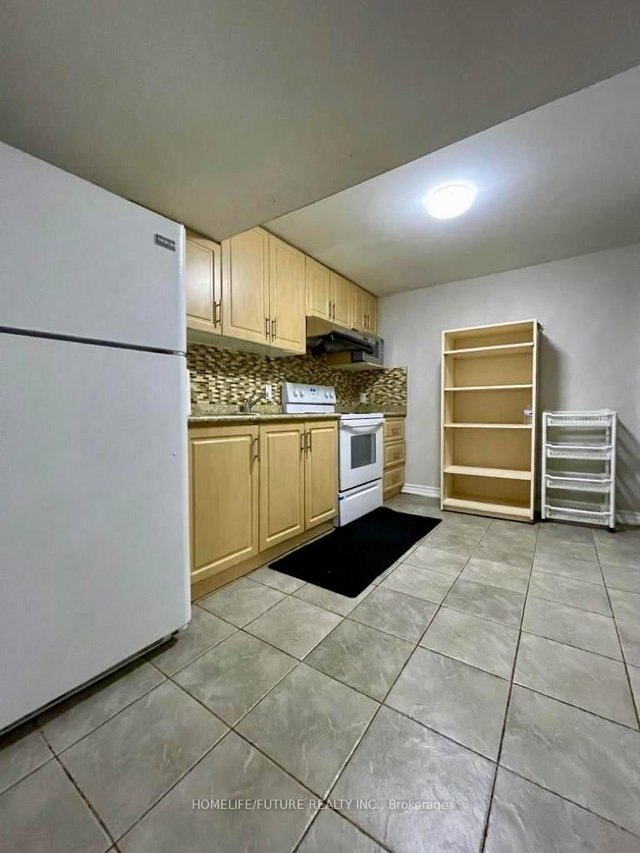Bsmt - 92 Hiscock Boulevard