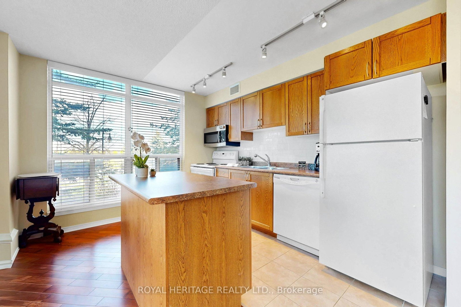 340 Watson Street W, Unit 112 - Photo 11