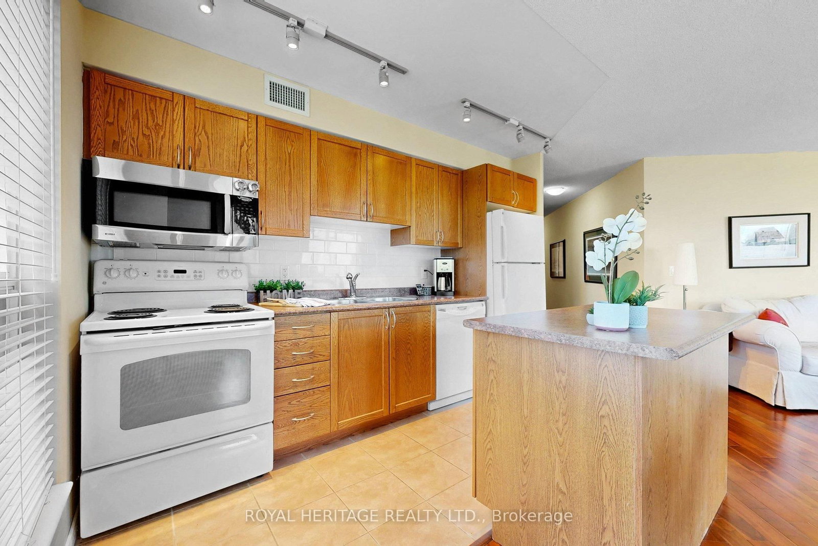 340 Watson Street W, Unit 112 - Photo 13