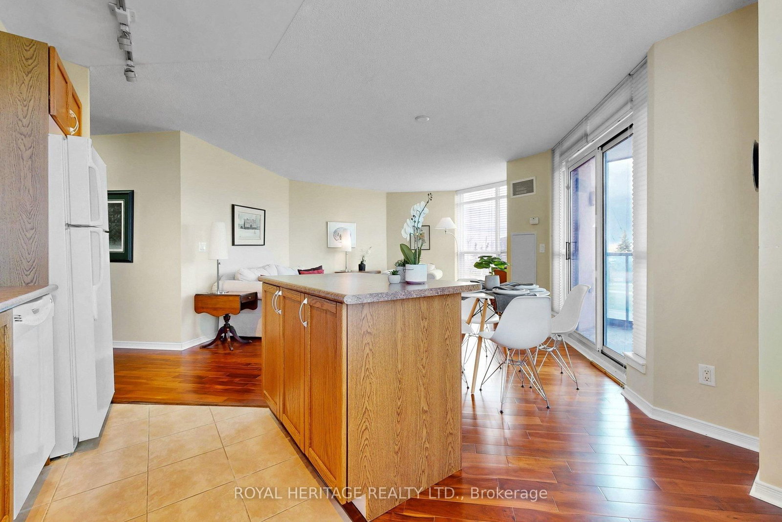 340 Watson Street W, Unit 112 - Photo 14