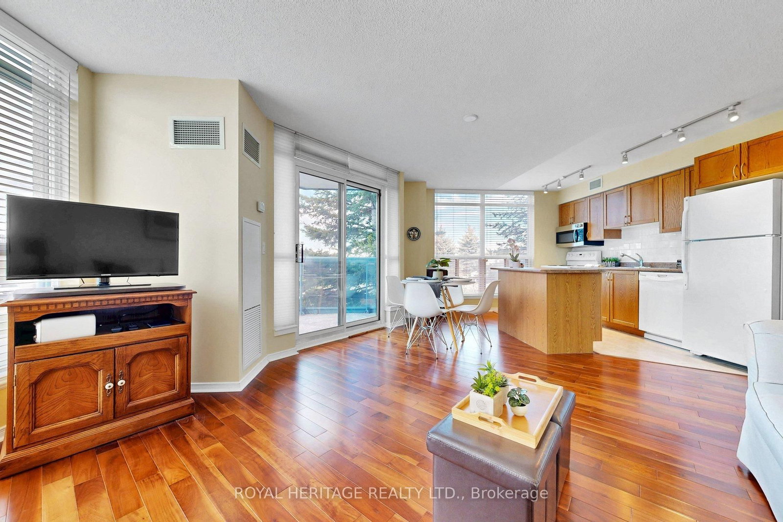340 Watson Street W, Unit 112 - Photo 22