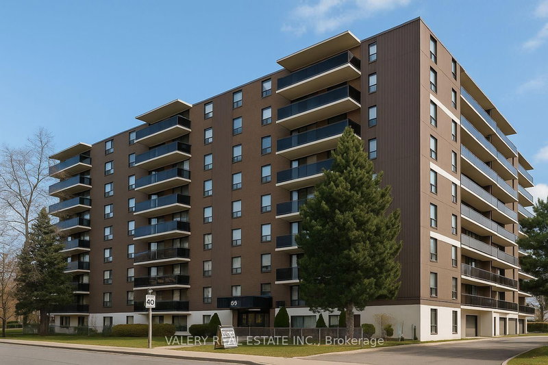 Unit 806 — 35 Confederation Drive, Toronto