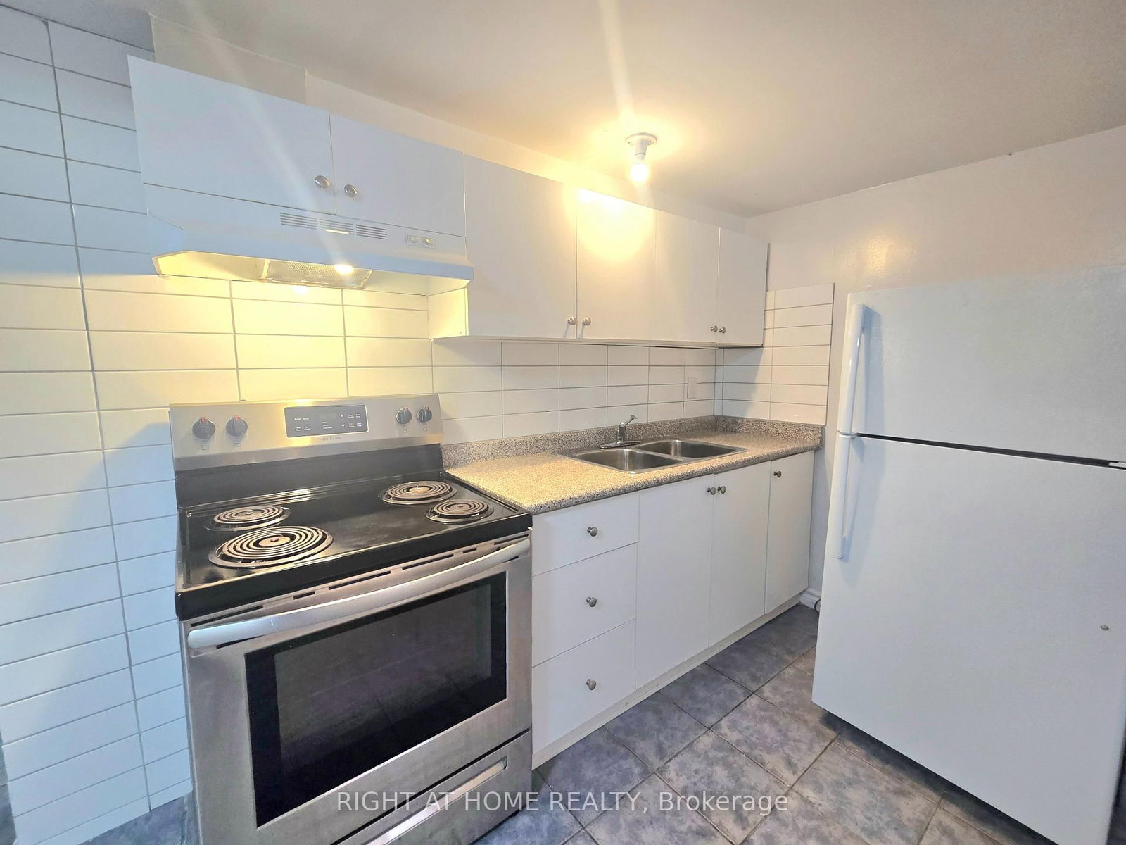 633 Greenwood Avenue • Toronto, ON photo 13