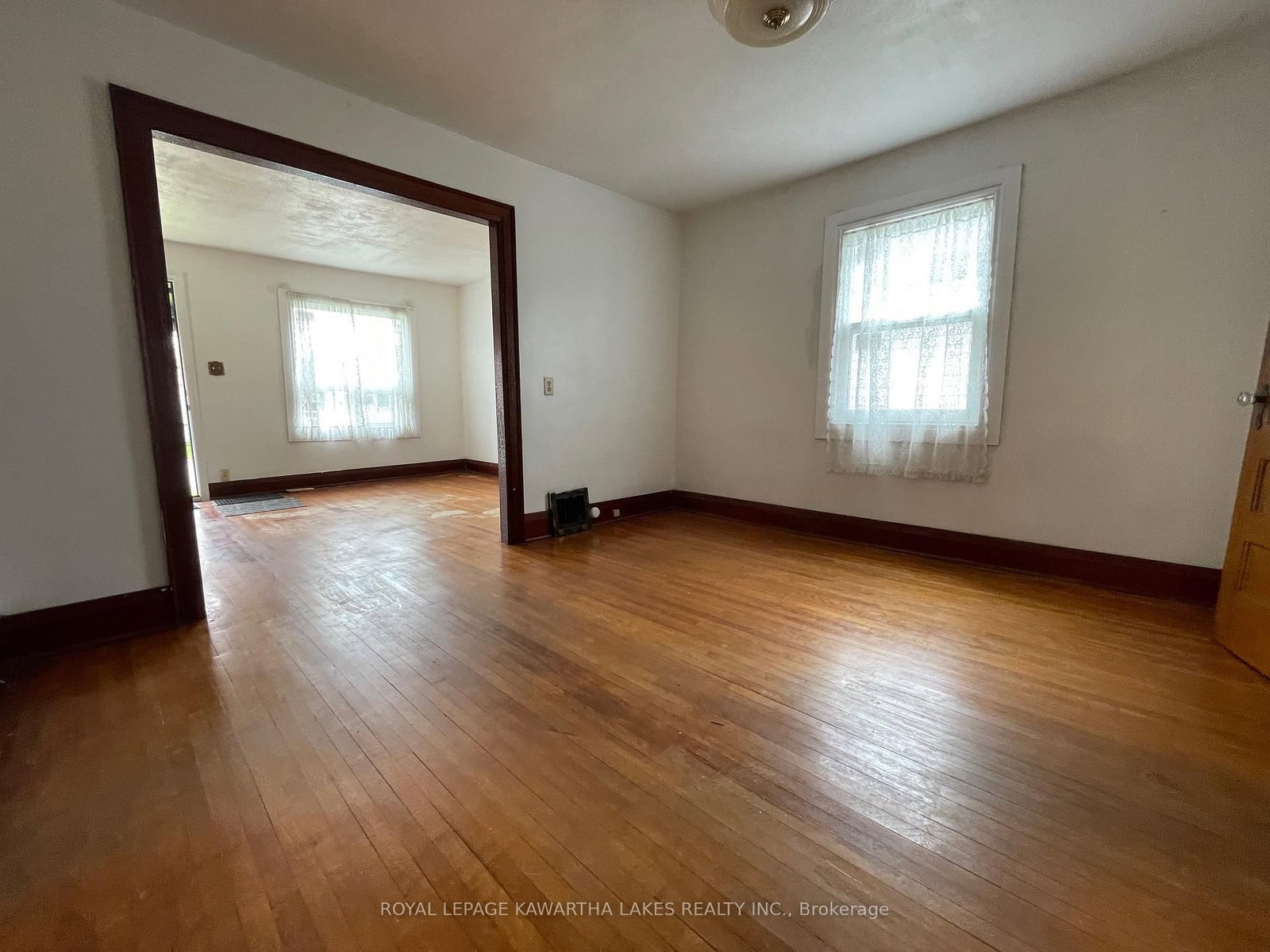 350 Oshawa Boulevard S • Oshawa, ON photo 5