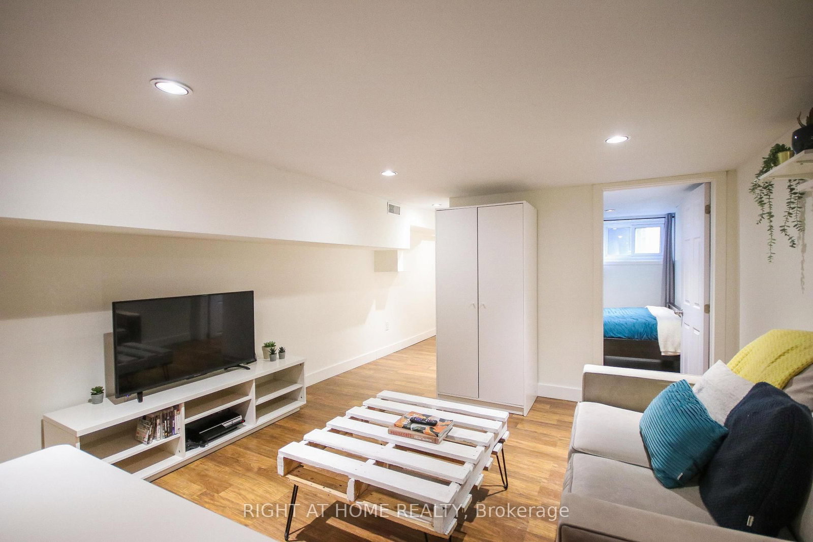 44 Rhodes Avenue • Toronto, ON photo 27
