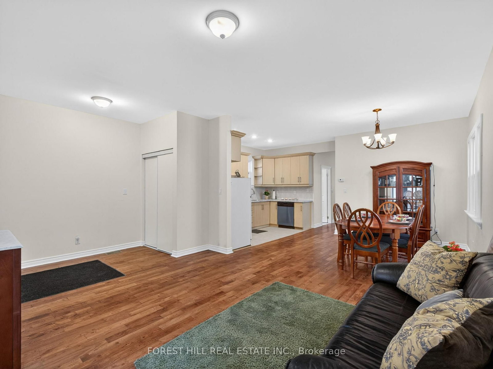 351 Woodfield Road • Toronto, ON photo 8