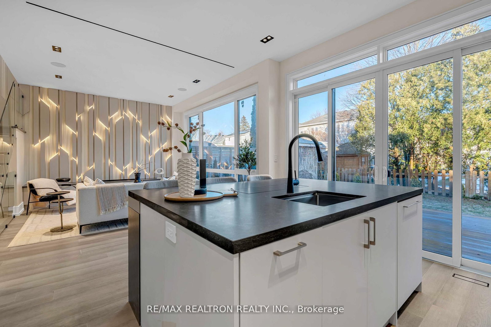 19 Topham Road • Toronto, ON photo 10