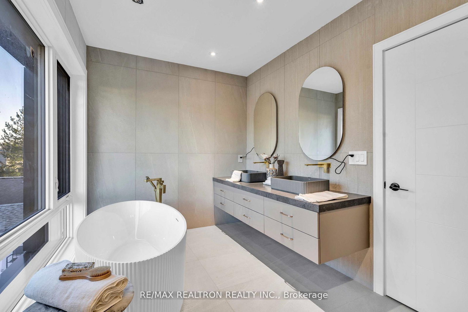 19 Topham Road • Toronto, ON photo 23