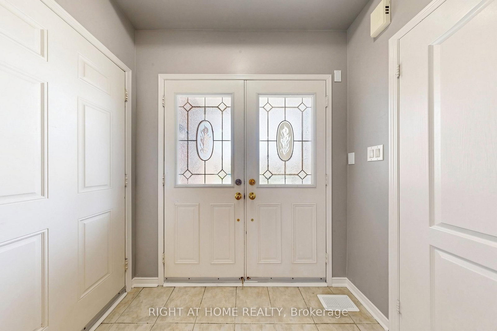 648 Blackwood Boulevard • Oshawa, ON photo 5