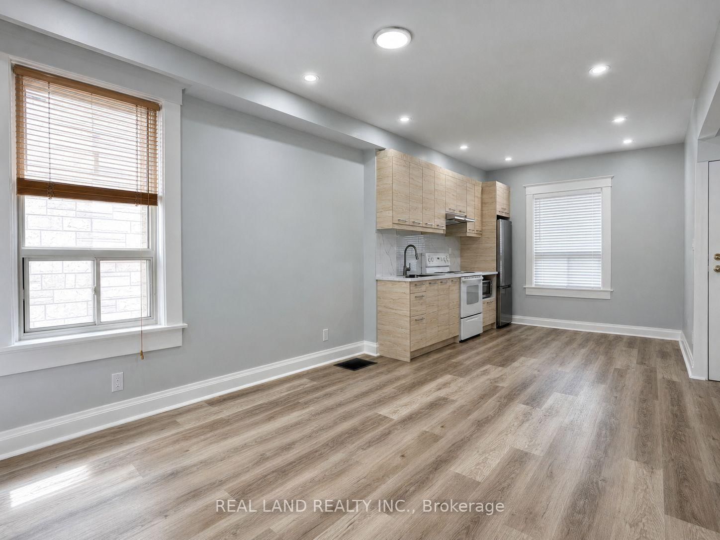 MAIN FLOOR-225 Coxwell Avenue, Toronto, ON