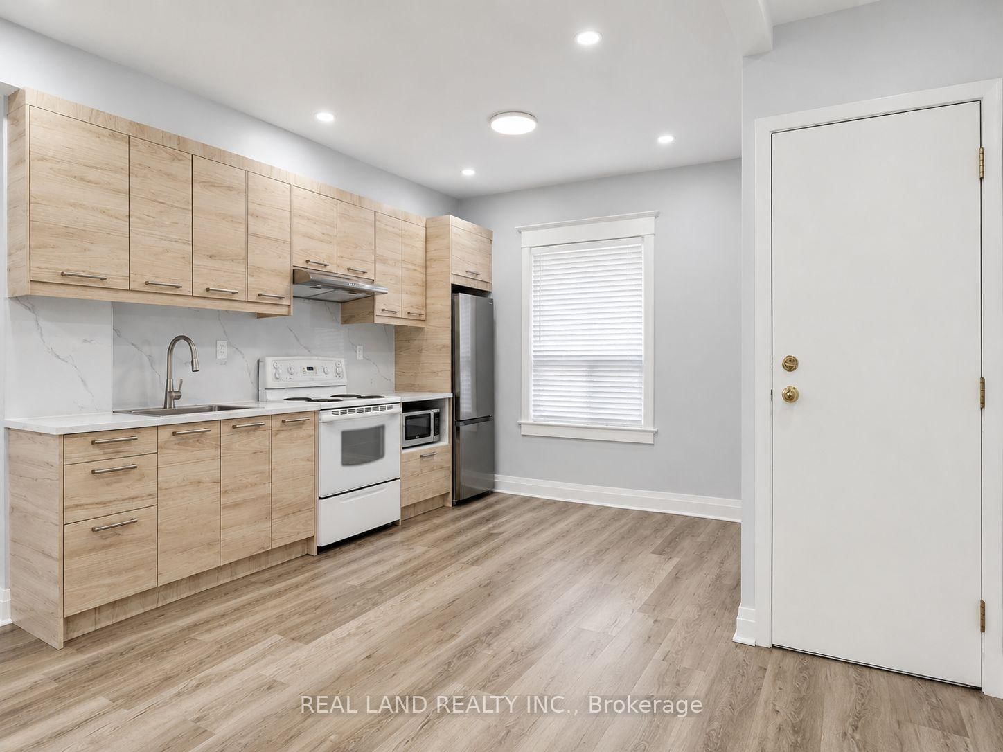 MAIN FLOOR-225 Coxwell Avenue, Toronto, ON, photo 2