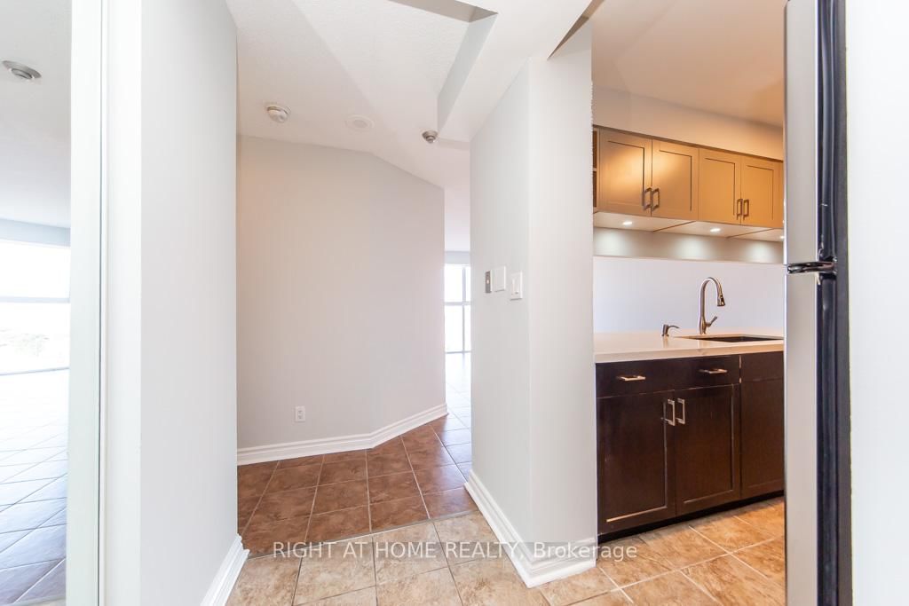 803-90 Dale Avenue, Toronto, ON, photo 4