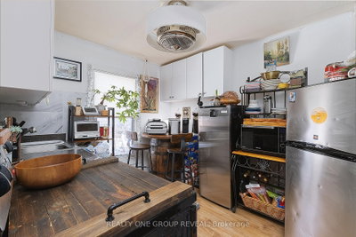 275 Jarvis Street • Oshawa, ON photo 2