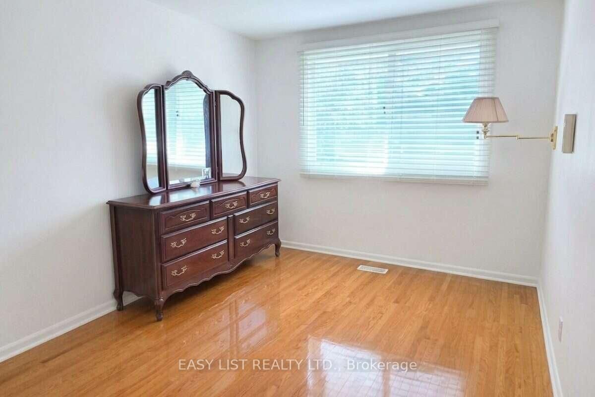 1035 Oshawa Boulevard N • Oshawa, ON photo 14