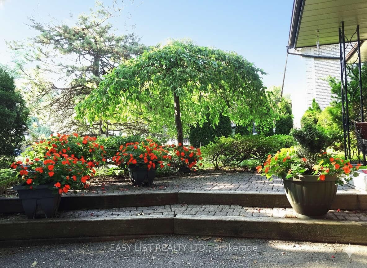 1035 Oshawa Boulevard N • Oshawa, ON photo 2