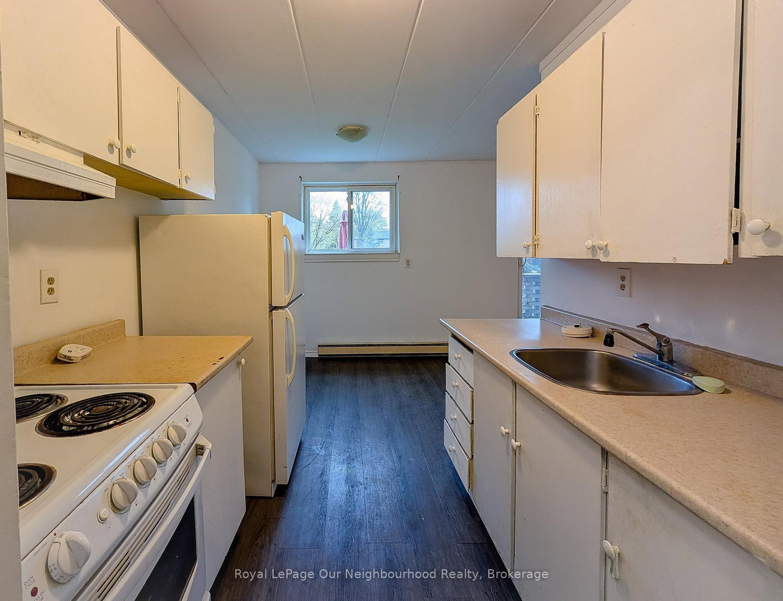 108 Victoria Street W - Photo 3