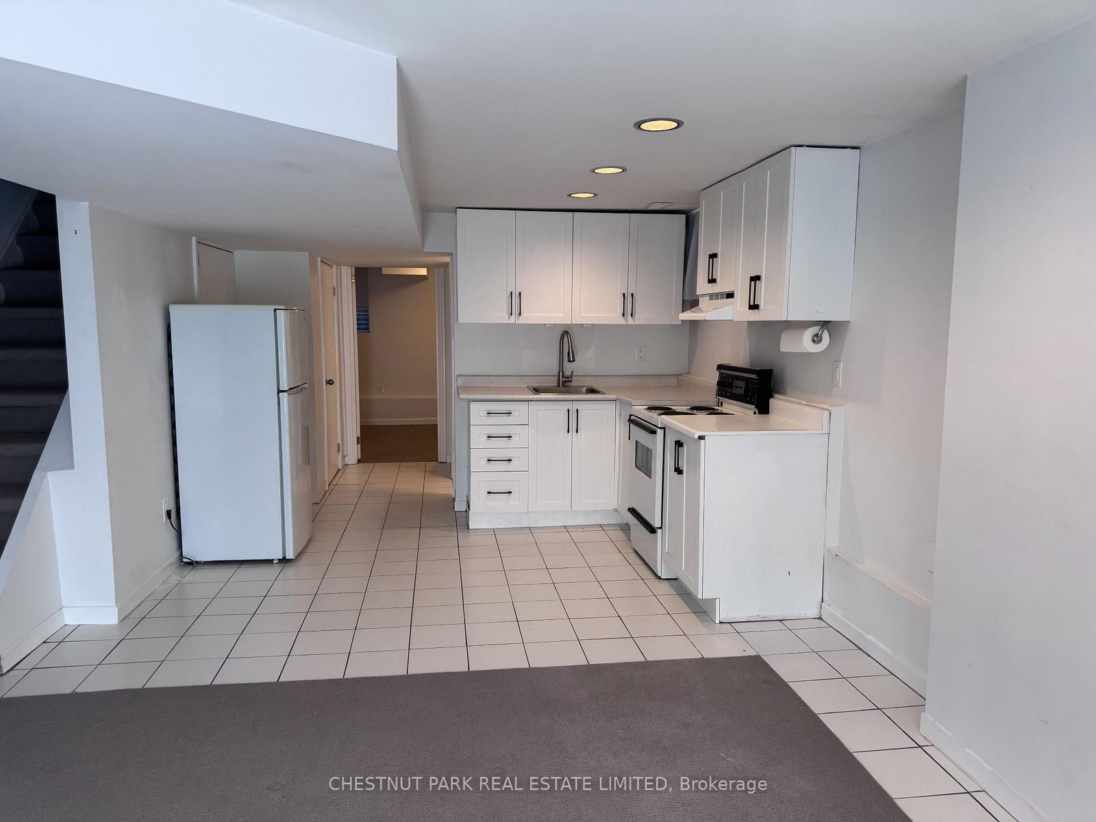 Lower-10 Wroxeter Avenue, Toronto, ON, photo 5