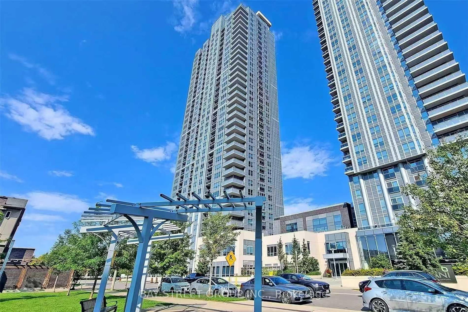 275 Village Green Square, Unit 2019