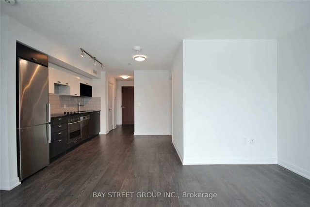 2019 - 275 Village Green Square