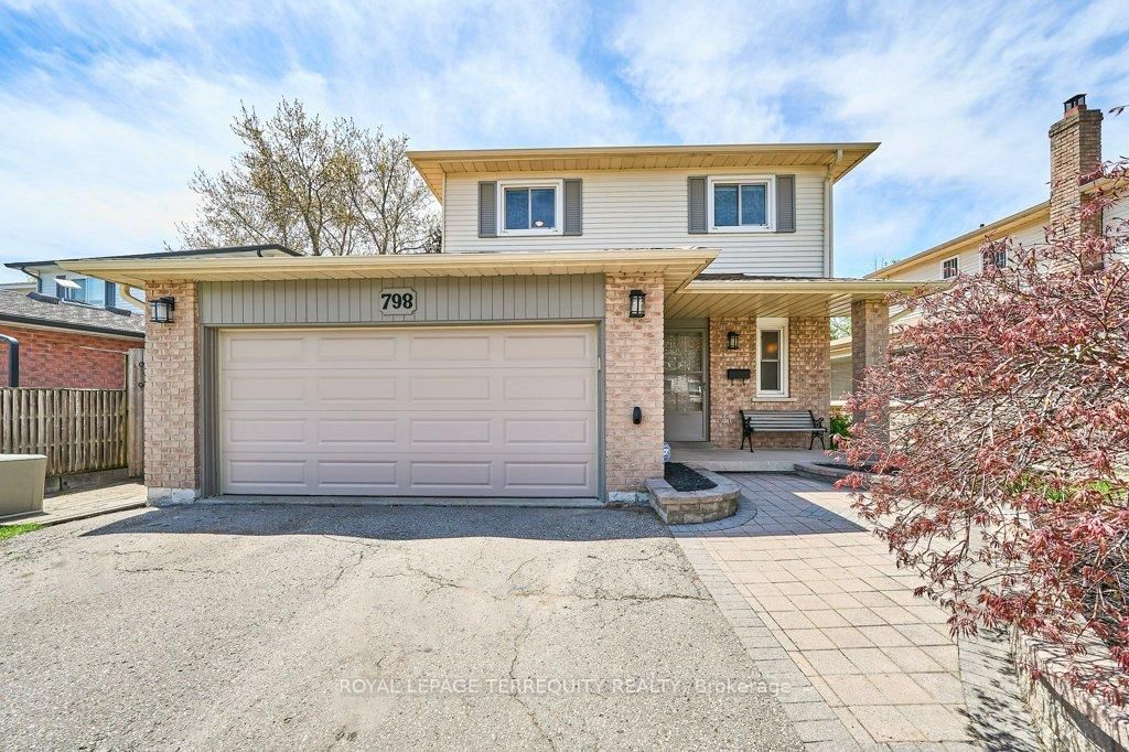 Detached House for sale at 798 Greenbriar Drive, Oshawa, Ontario, L1G 7J6 - Eastdale - MLS: E13142744