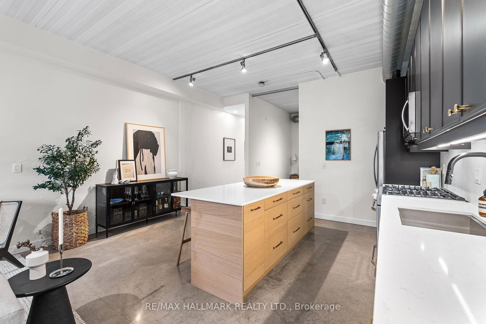 747 Queen Street E, Unit 202 - Photo 8