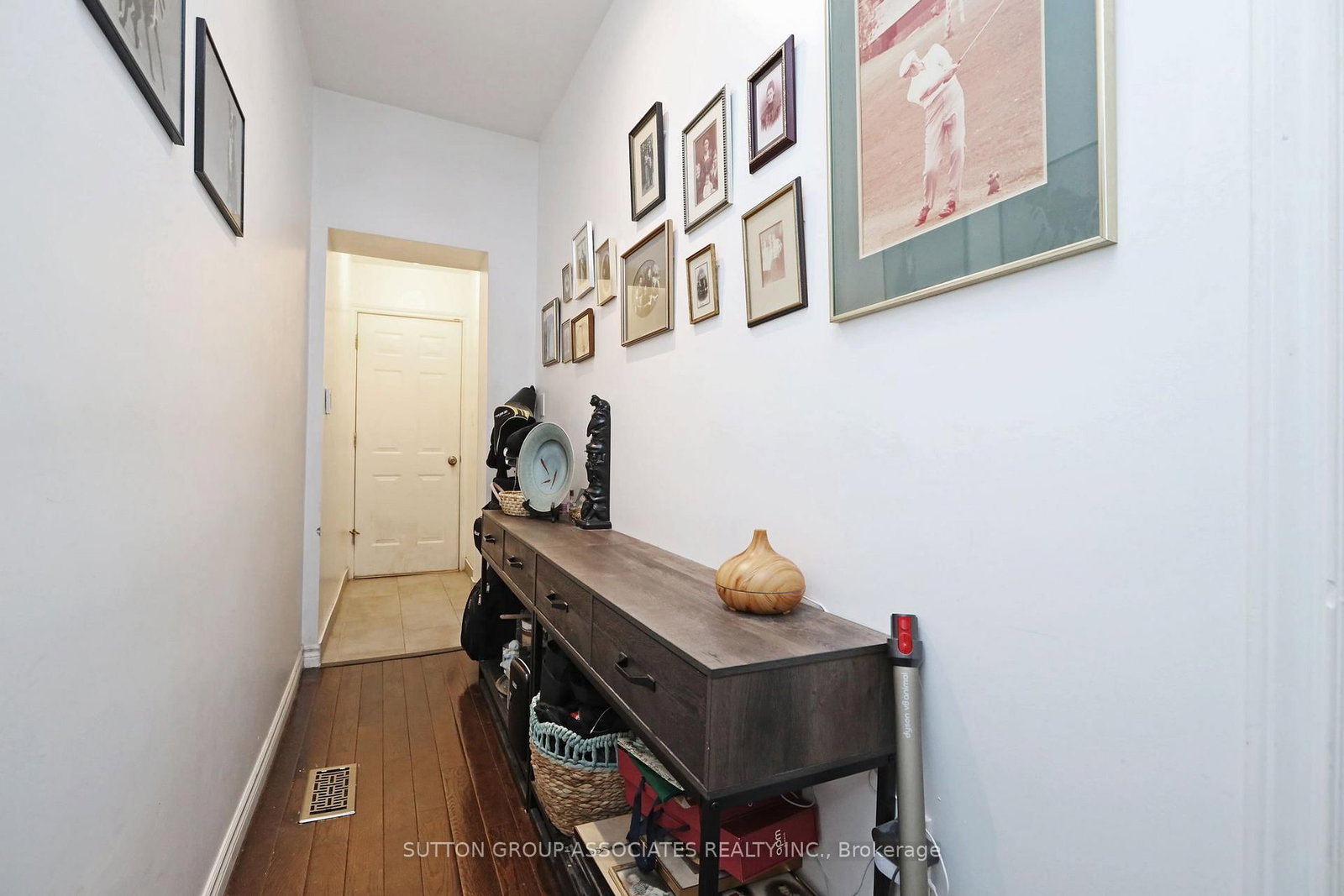 20 Ashdale Avenue • Toronto, ON photo 11