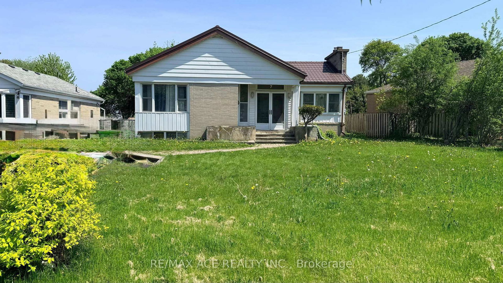 Main-7 Dennett Drive, Toronto, ON