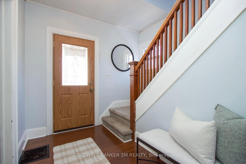 49 Brock St E photo 5