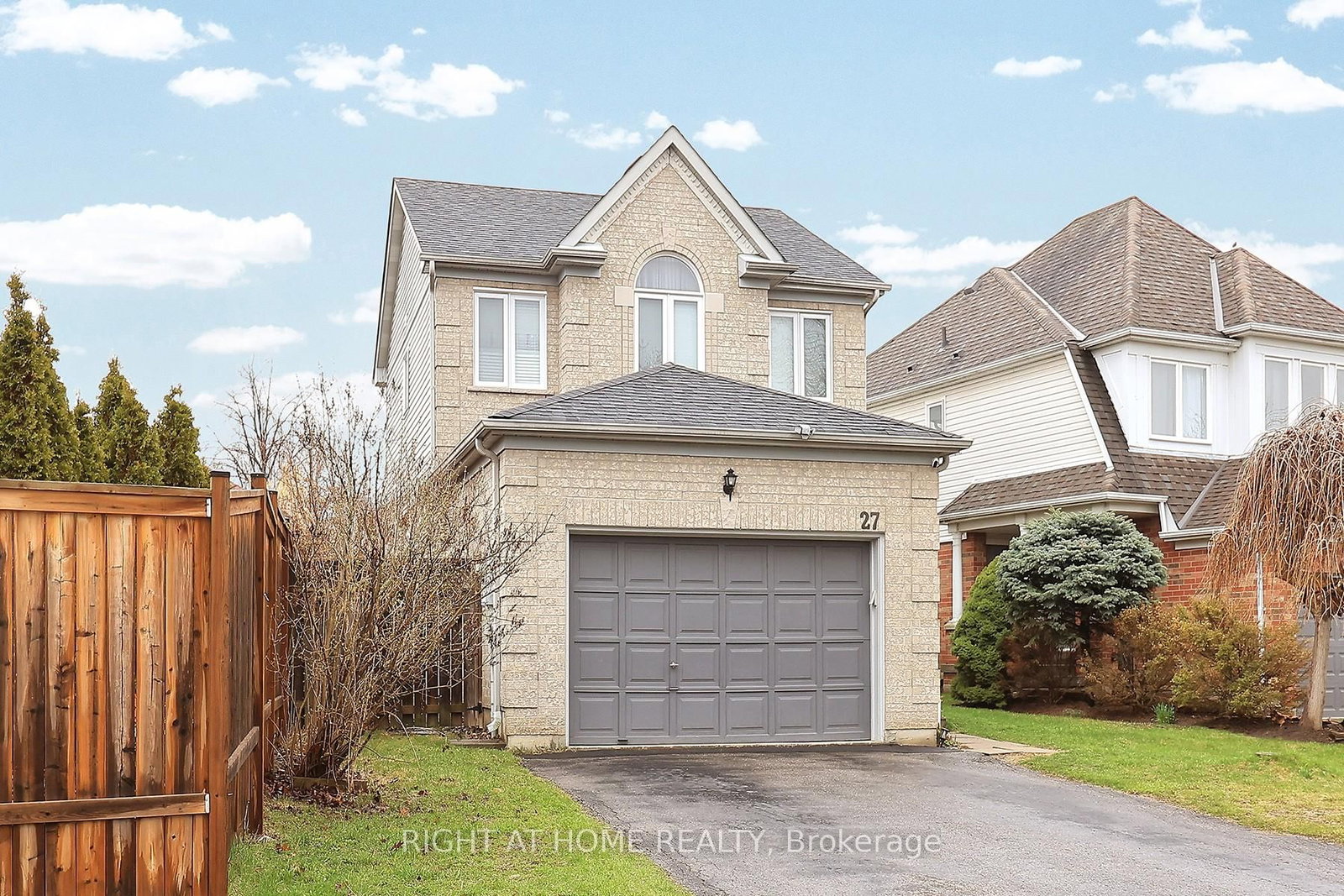 27 Foundry Lane • Whitby, ON photo 1
