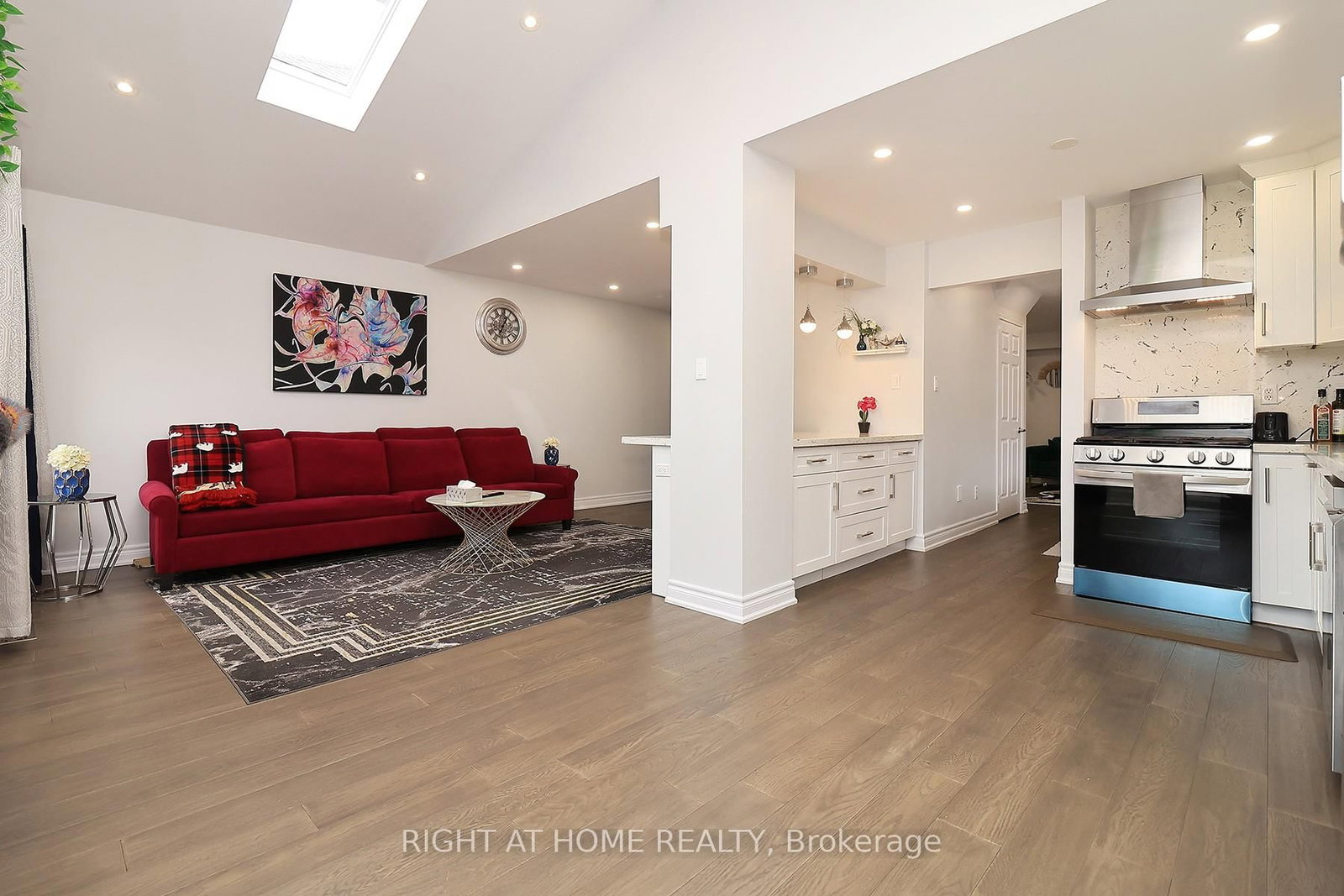 27 Foundry Lane • Whitby, ON photo 10
