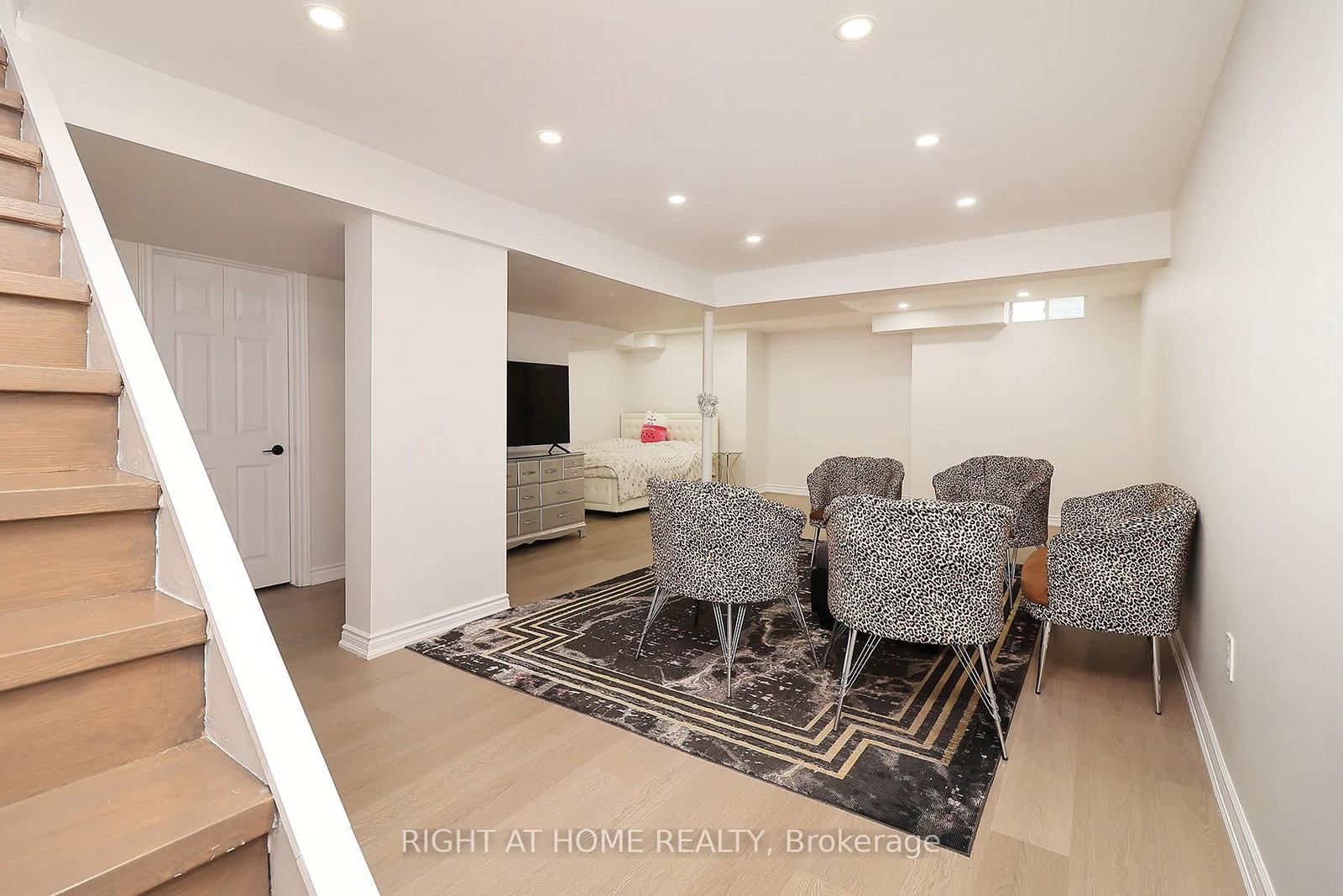 27 Foundry Lane • Whitby, ON photo 31