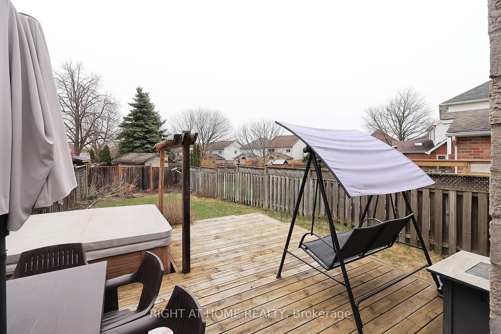 27 Foundry Lane • Whitby, ON photo 32