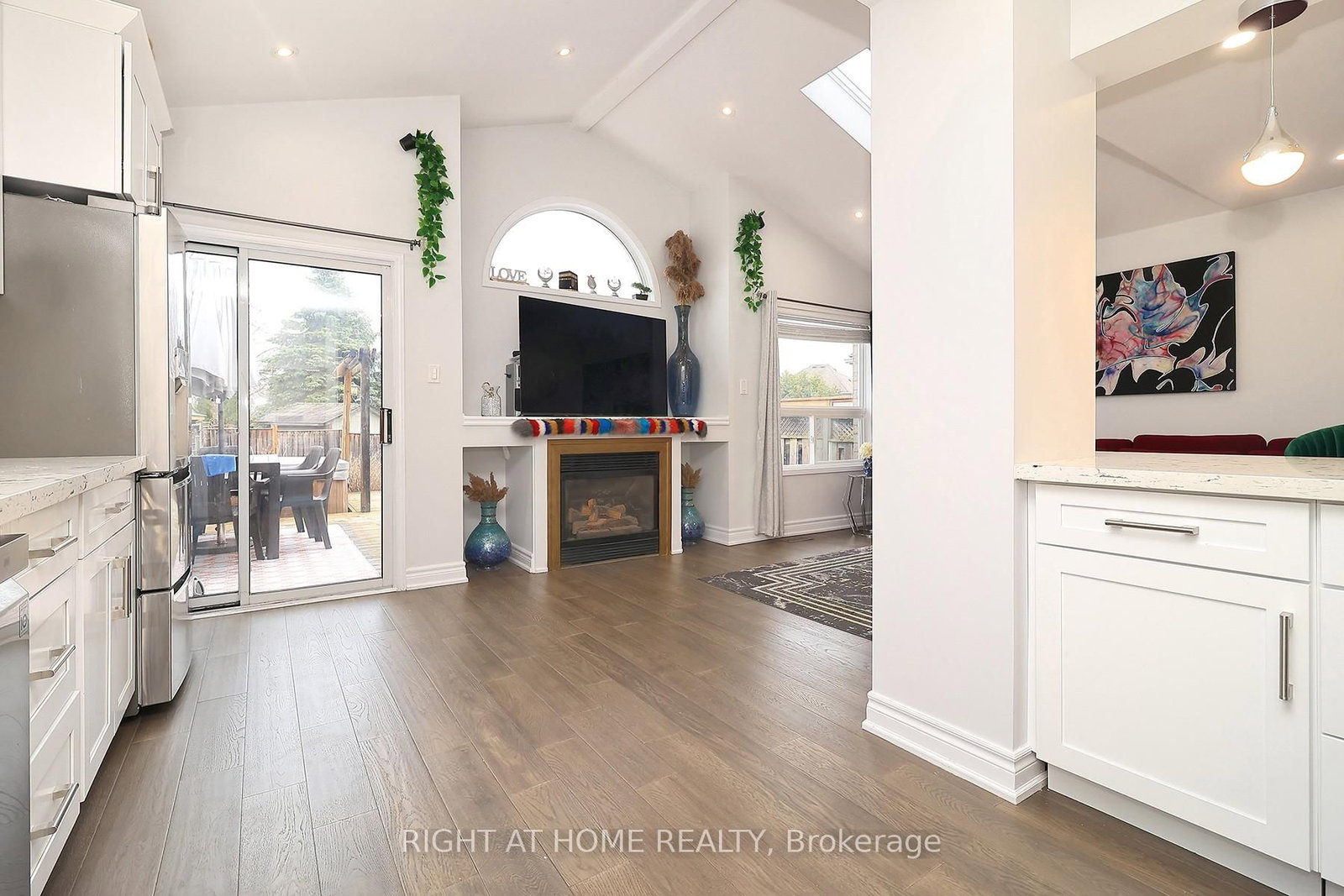 27 Foundry Lane • Whitby, ON photo 9