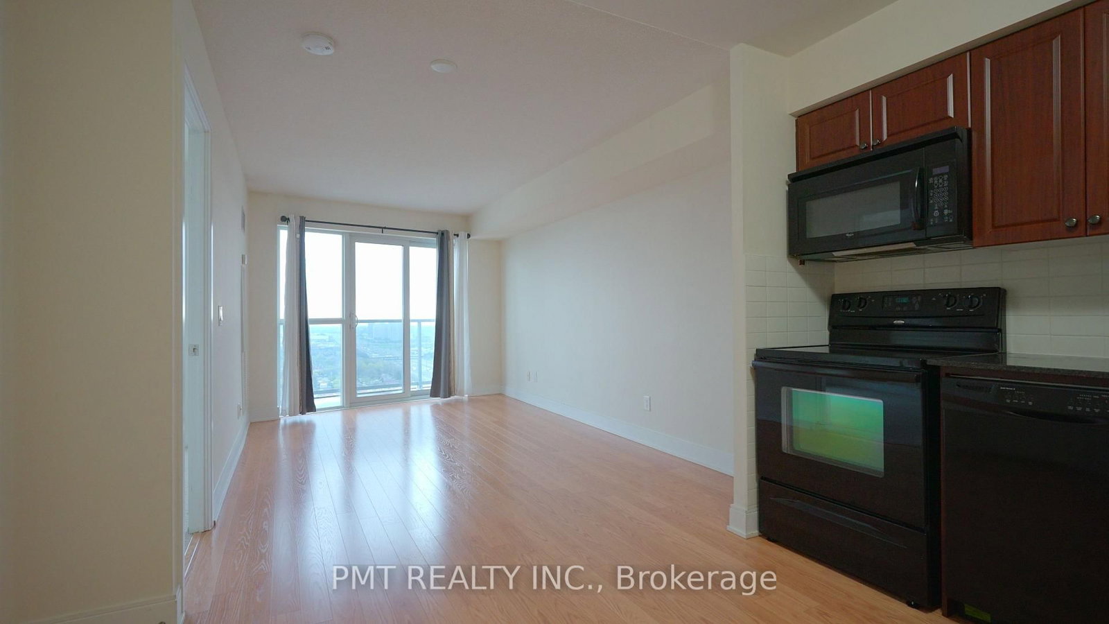 135 Village Green Square, Unit 3925 - Photo 3