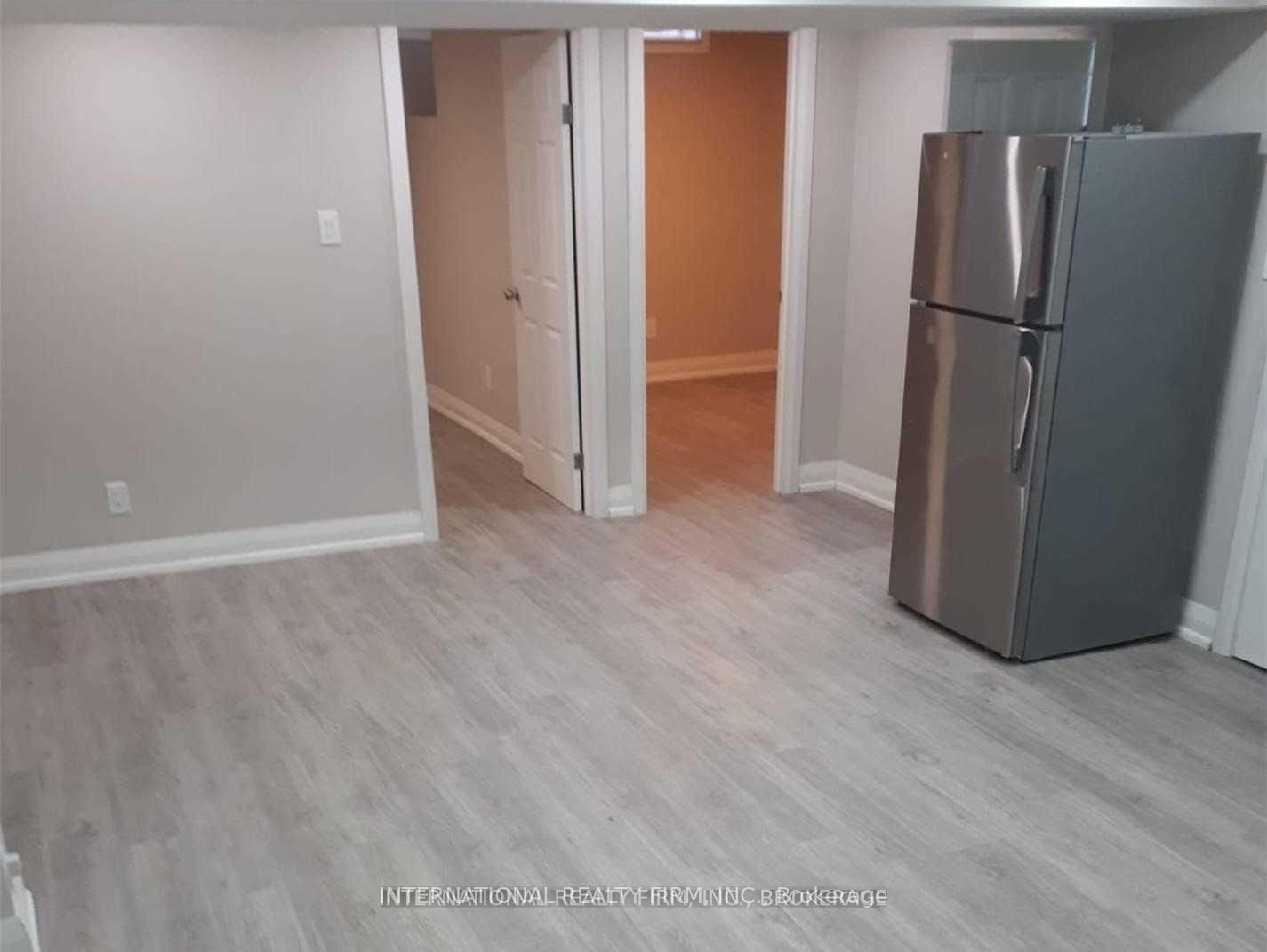 Lower-116 Red River Crescent, Toronto, ON, photo 5