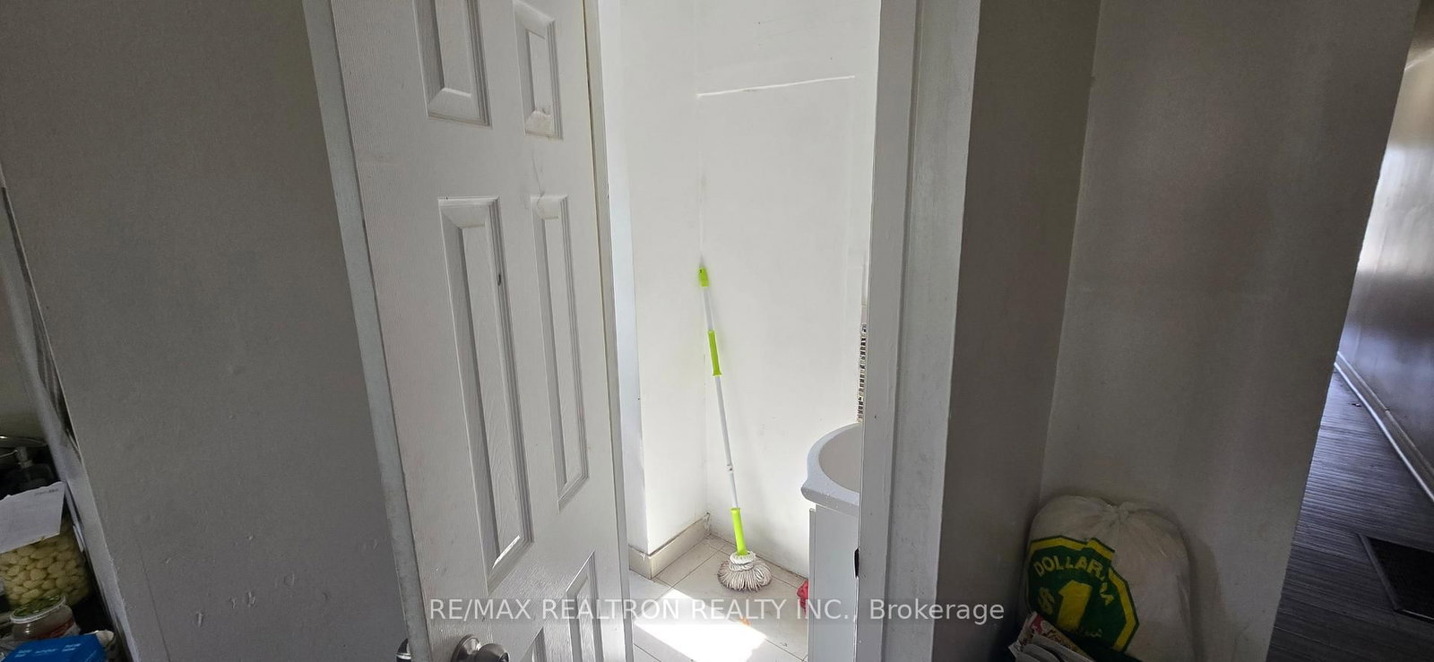 103 Denton Avenue • Toronto, ON photo 11