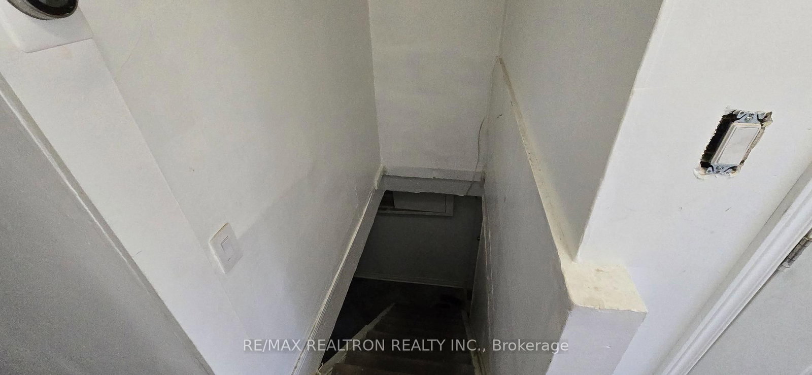 103 Denton Avenue • Toronto, ON photo 7