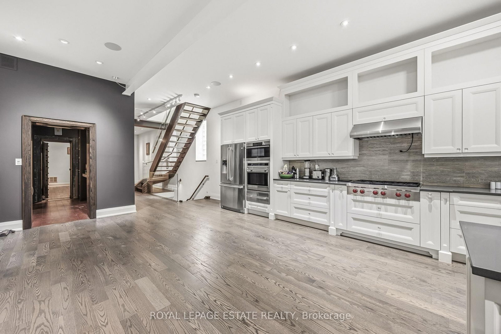 687 Queen Street E - Photo 3
