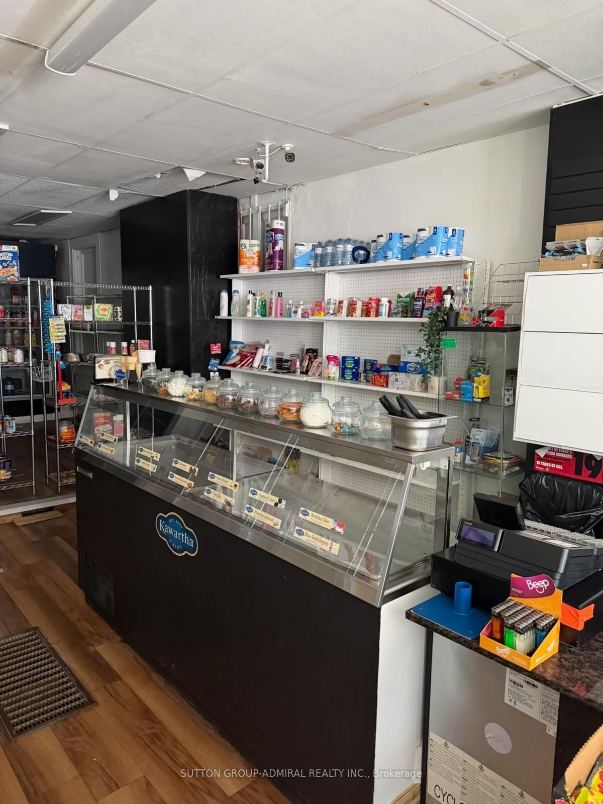 1572 E Queen Street • Toronto, ON photo 11