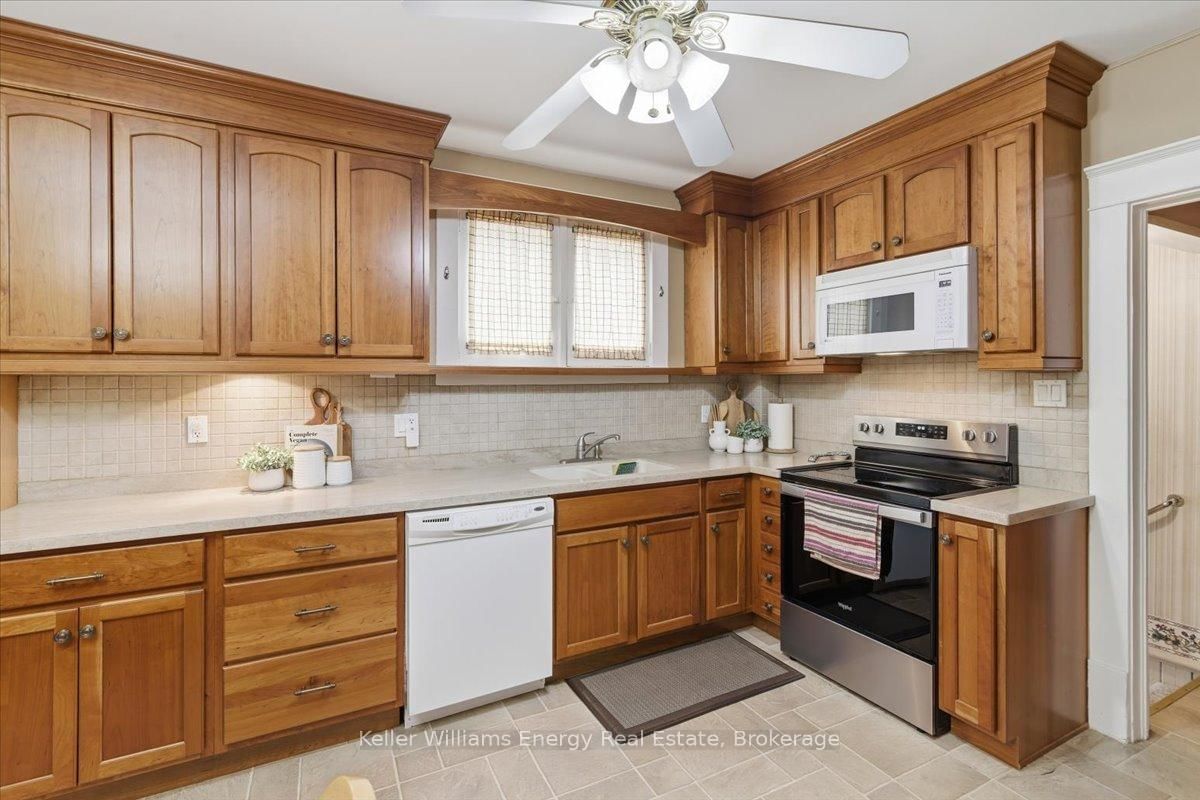 482 N Simcoe Street • Oshawa, ON photo 11