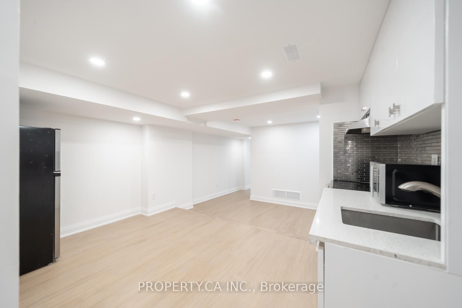 Lower-344 Highfield Road, Toronto, ON, photo 3