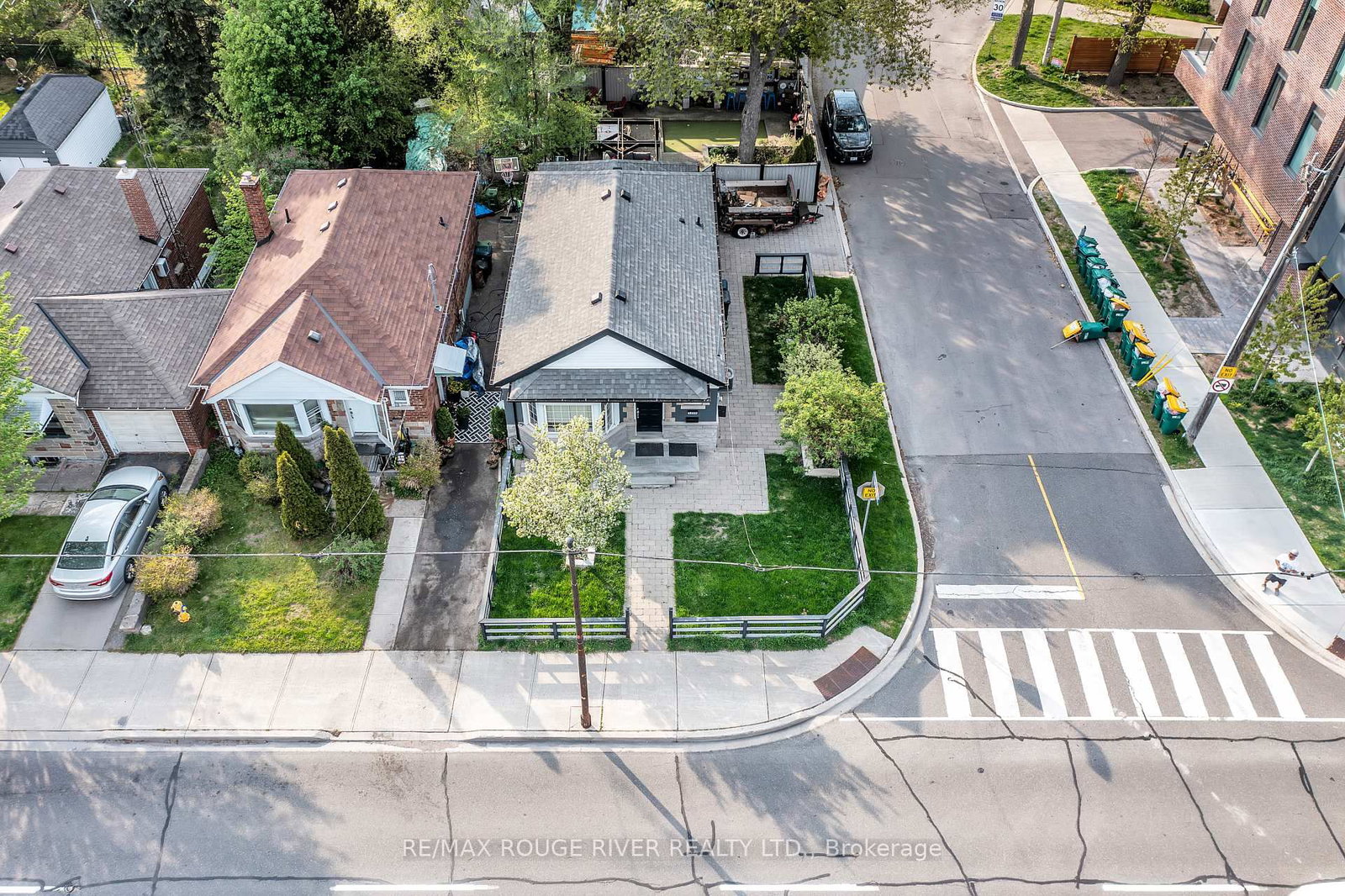 1306 Kingston Road • Toronto, ON photo 4