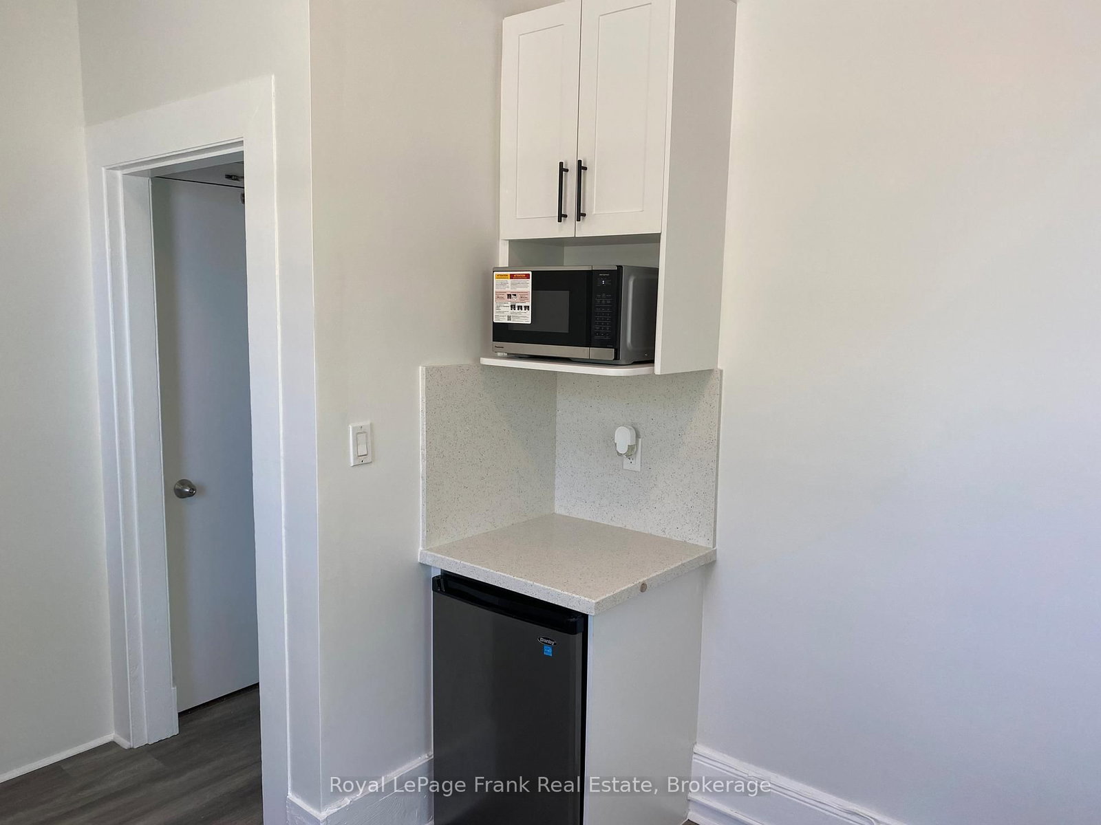859 Dundas Street W, Unit 9 - Photo 6