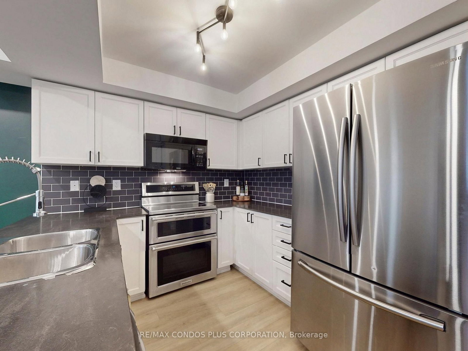 29 Florence Wyle Lane • Toronto, ON photo 17