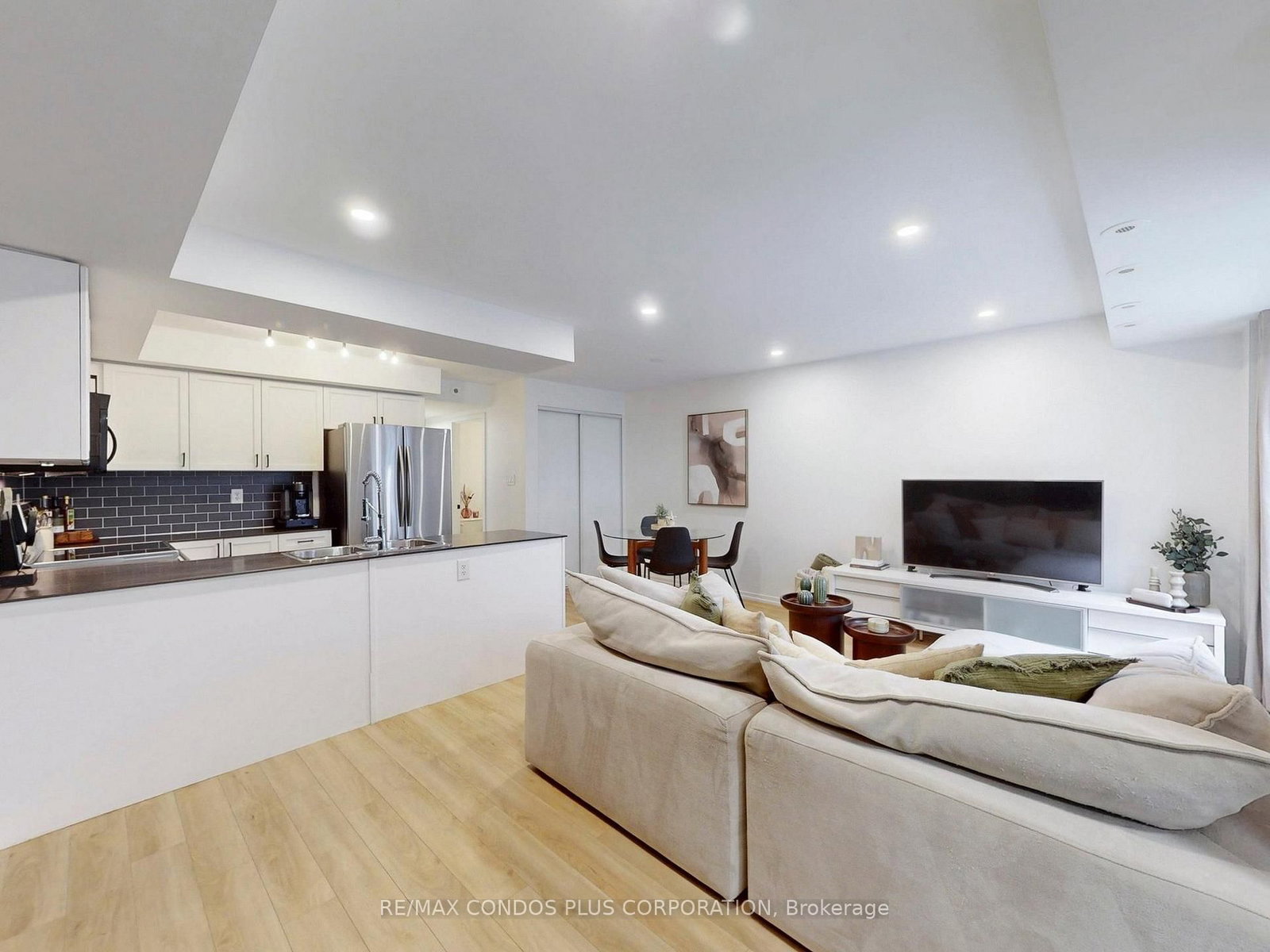 29 Florence Wyle Lane • Toronto, ON photo 9