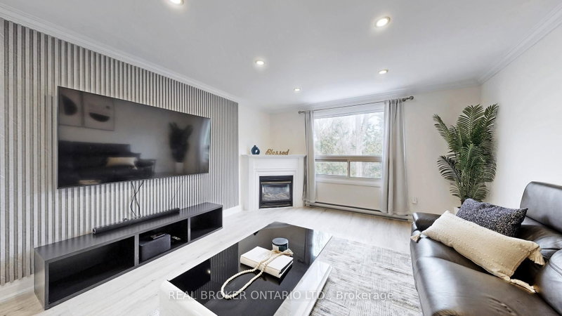 26 - 909 King Street W